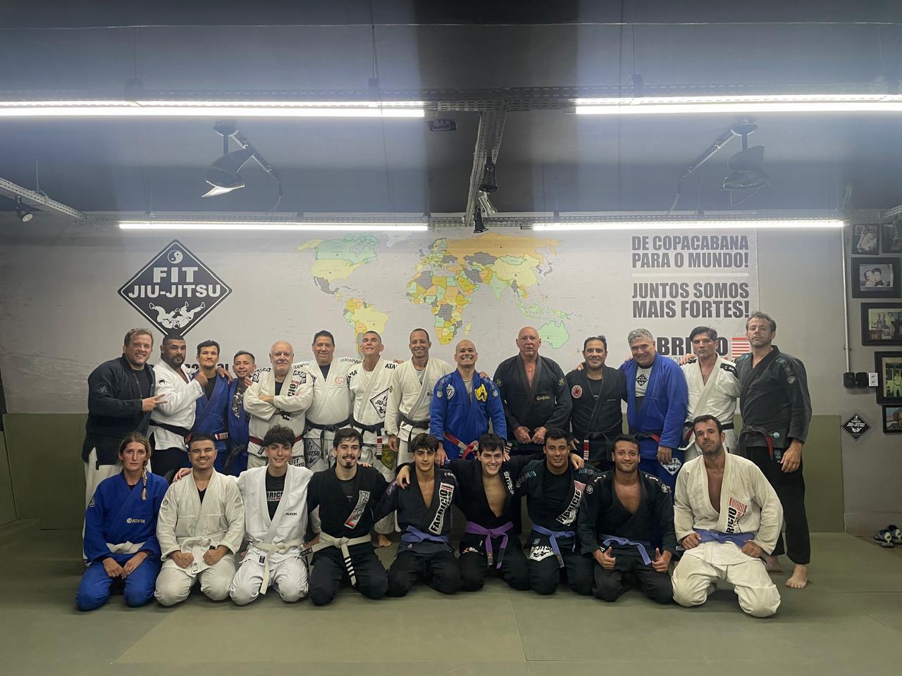 Turma reunida no tatame