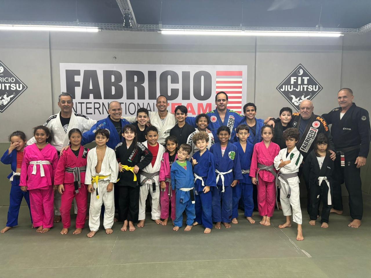 Turma infantil reunida